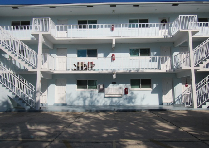 Houses Near BEACHSIDE - 1/1 condo, updated throughout, just $1,179/mo.