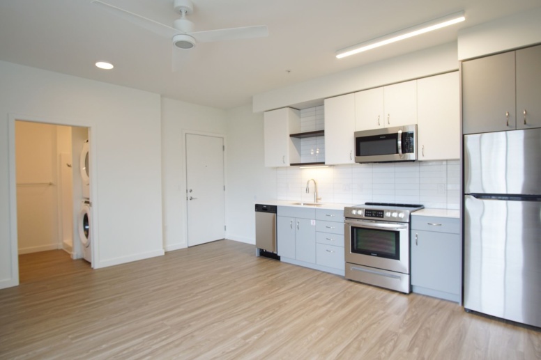 *FREE RENT SPECIAL* Top Floor 1-Bed w/Condo-Grade Finishes Awaits Your Arrival!