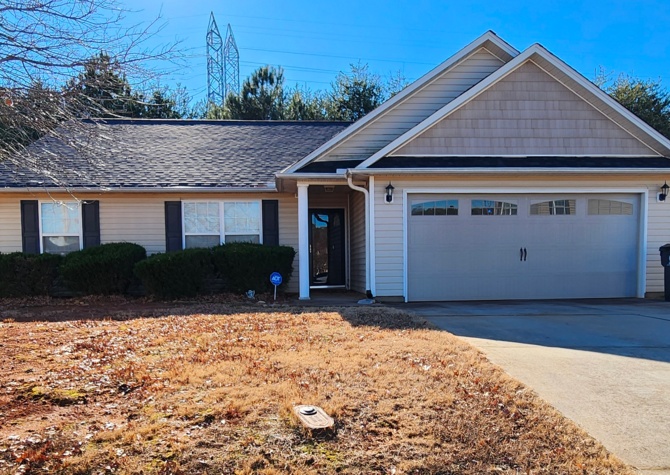 Houses Near Duncan- Cute 3 BR/2BA Home Conveniently Located to Hwy 290, I85 & Byrnes High!