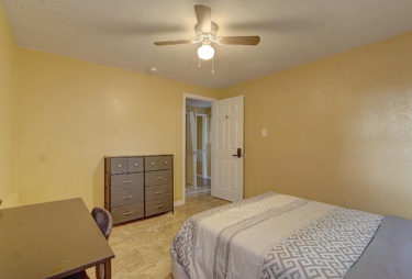 Room for Rent - Holiday Move In Special  Spacious Home Near Lakeland Square Mall & Public Transportation