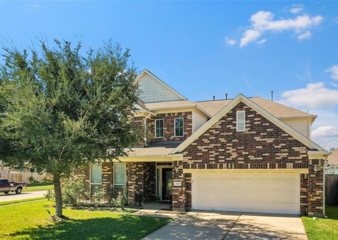Houses Near Large and spacious 5-bedroom, 3-1/2 bath home with office/study, home theater and large game/family room. Home features high ceiling, gas fire log fireplace, granite counter top and back splash. New paint in Entryway, living room, dining room, office/stud