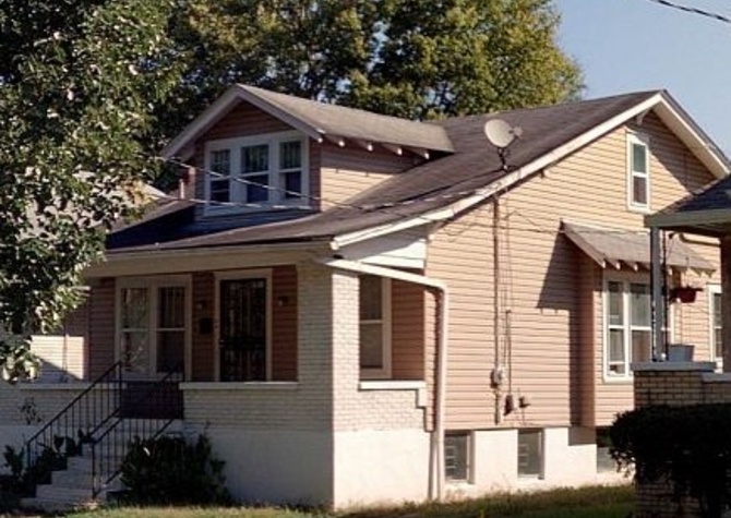 Houses Near $1,200 - 661 S. 42nd Street-3 Bed/1.5 Bath HOUSE: Shawnee Park Area