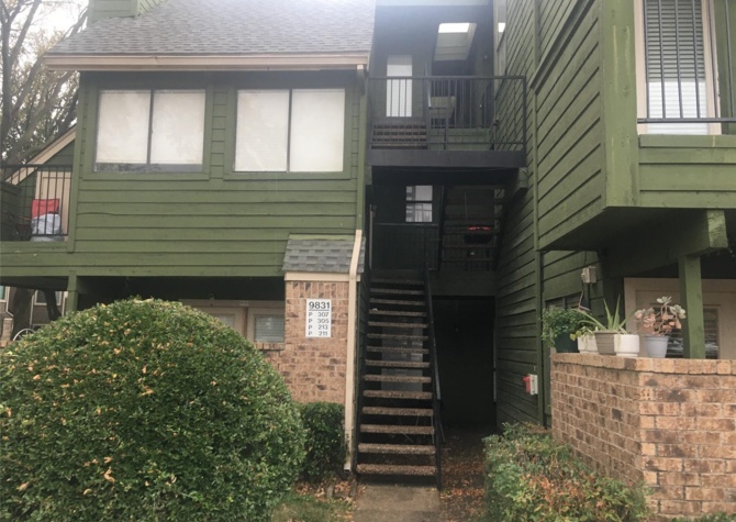 Houses Near Great 1 bed with a loft Richland Trace condo.