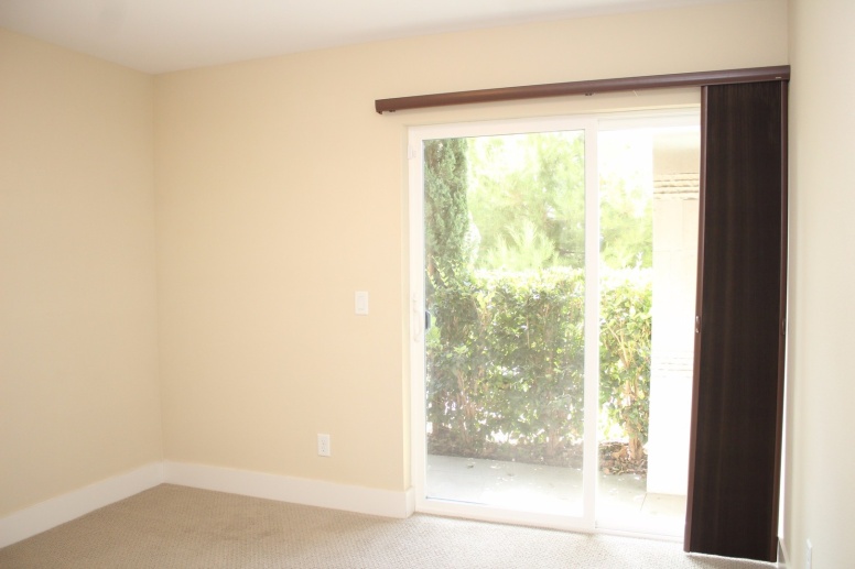 Stunning 3B/3.5BA Townhouse in Mission Valley w/ 2 Car Garage, W/D & Pool!