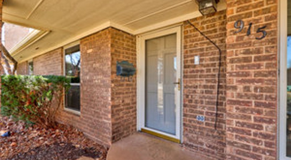 915 Washington Street. Updated home for lease in Edmond near UCO. 