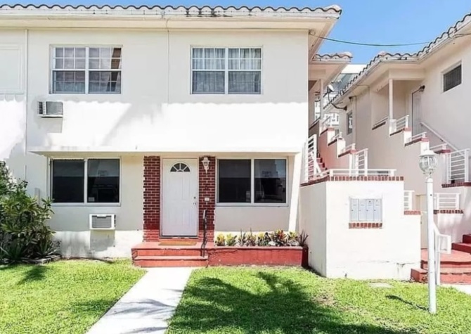 Houses Near Upgraded First Floor Condo in Miami Beach