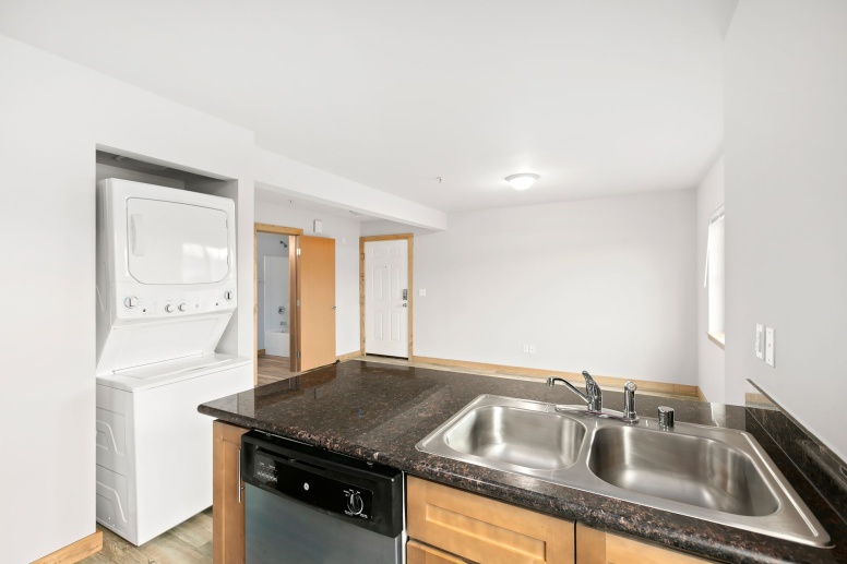 Legacy Ridge: SAVE $150/month! Beautifully Renovated Tacoma Apartments