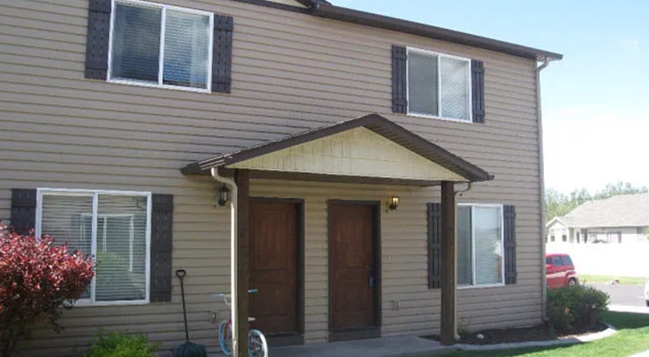 New Carpet & new paint! 2 bed 1.5 bath Townhome found in The Meadows 