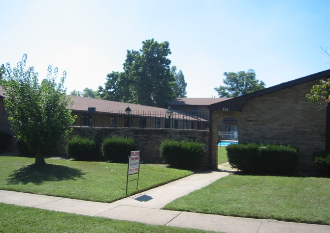 Houses Near 432 438 E. Harrison - 1,2,3 Bedroom Apartments by Missouri State University(MSU)