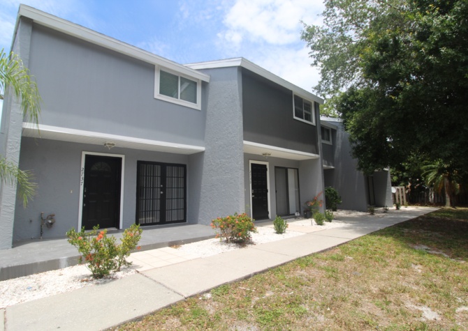 Houses Near Recently Renovated Two Bedroom Townhouse in Sarasota!