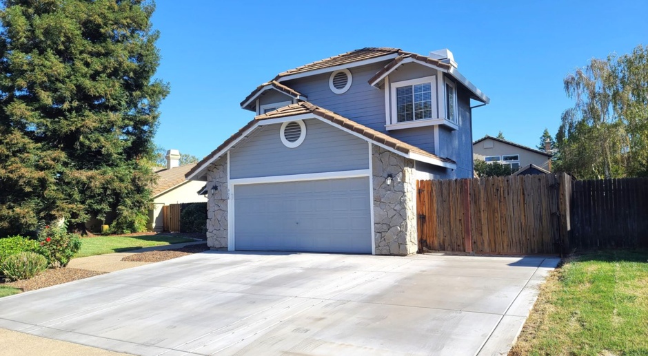 Executive Folsom Rental EXCELLENT Location and a POOL!