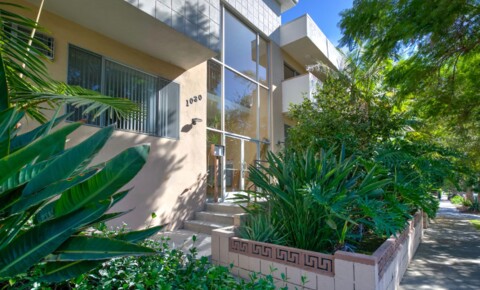 Apartments Near Oxy (6121) 1030 N Harper Ave. for Occidental College Students in Los Angeles, CA