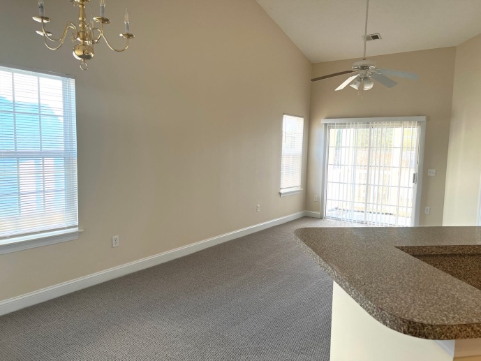 AVAILABLE NOW! 3 BED/2 BATH CONDO IN FOUNTAIN POINTE! FRESHLY PAINTED!