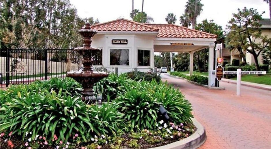 Lovely 5 BR / 3 BA POOL Home in prestigious, gated Bixby Hill, Long Beach 