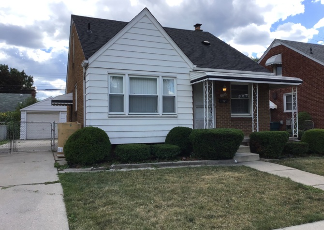 Houses Near Great 3-Bed Bungalow in Lincoln Park!!!