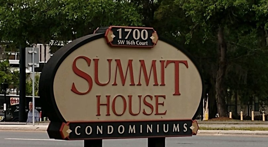 Summit House! 1 Bedroom, 1 Bath Near UF Health, VA & Vet School
