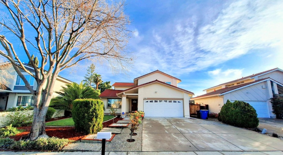 Spacious 4bd House With Attached Garage & Beautiful Yards