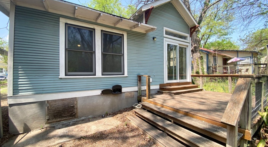 Hyde Park Gem! Available for June!