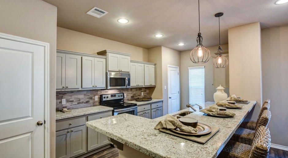 Gorgeous 4 Bed, 4.5 Bath Townhome in South College Station!