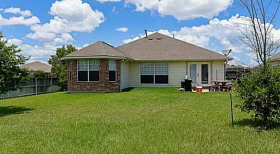 College Station - 3 Bedroom 2 Bath - Garage - Large Fenced in Yard - Home in the Steeplechase Subdivision!!