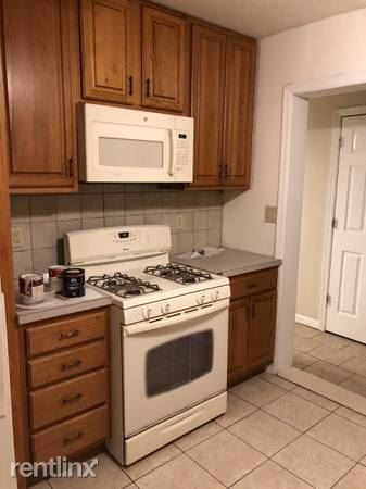 Lovely 1 Bedroom Apt 1st Fl. 3-Family Home- All Utilties -Yard- Small Pets Ok -Wifi Fios/Yonkers