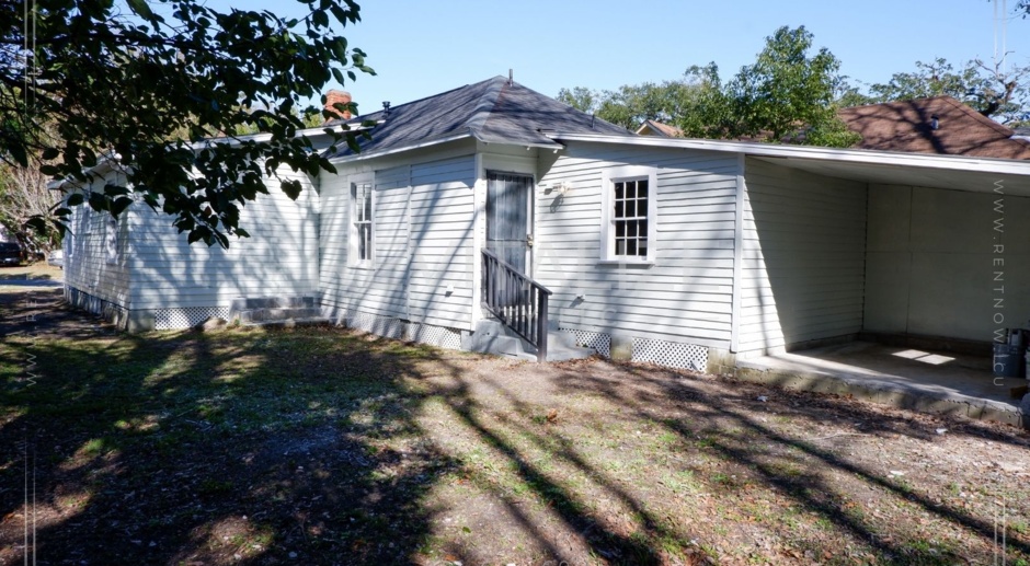 4 Bed / 1 Bath House in South Oakleigh District!