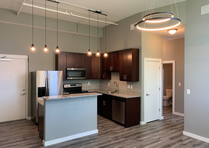 Apartments Near CWE Loft Modern Finishes, Stainless Kitchen, Granite, LG Bedroom