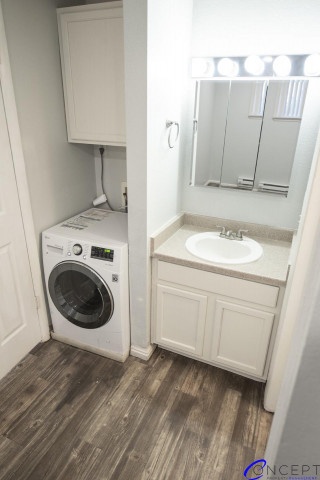 *ONE MONTH FREE!* Beautiful 1BR in the Heart of Downtown with Washer/Dryer in Unit!!