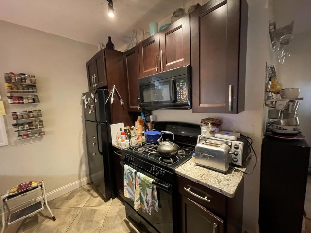 1 BR in 2BR Available 