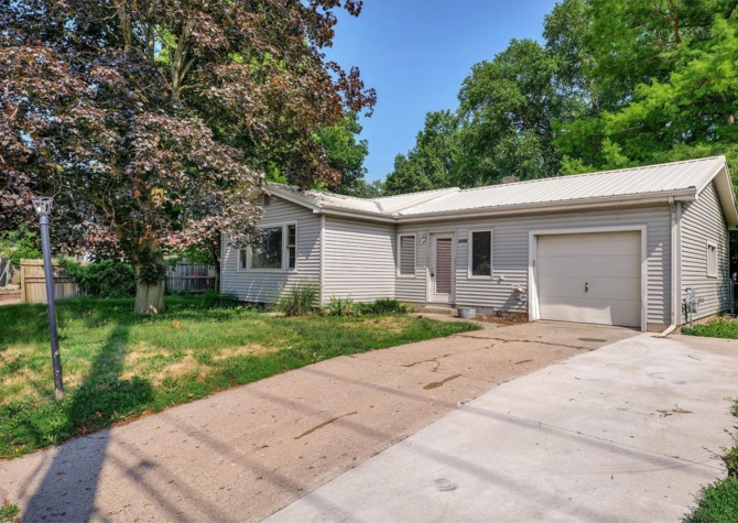 Houses Near 2 BED / 1 BATH HOUSE IN CENTRAL CHAMPAIGN WITH BEAUTIFUL SUNROOM
