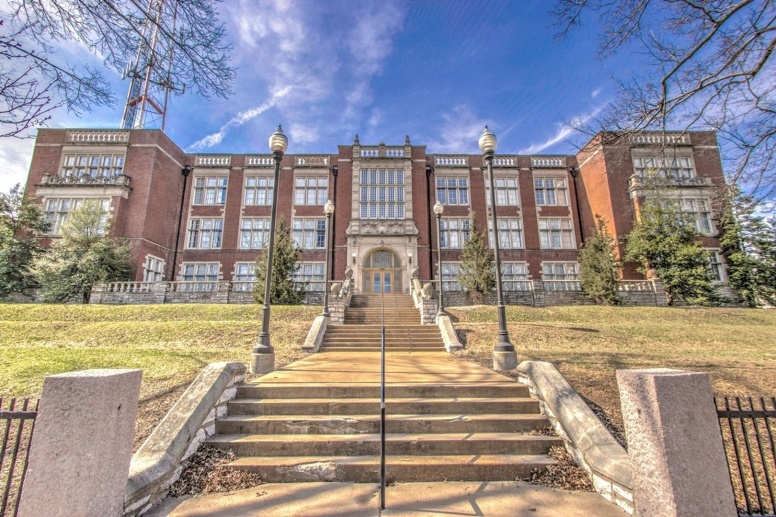 Theresa Park Lofts - Historic School one Block from SLU Medical Campus