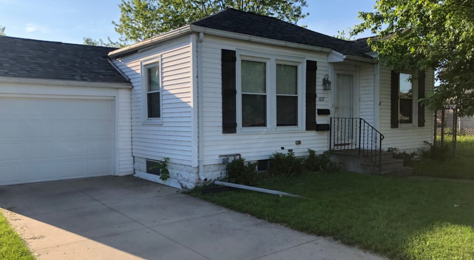 Awesome 2 bedroom 1 bath with basement, fenced yard and 1 stall garage 