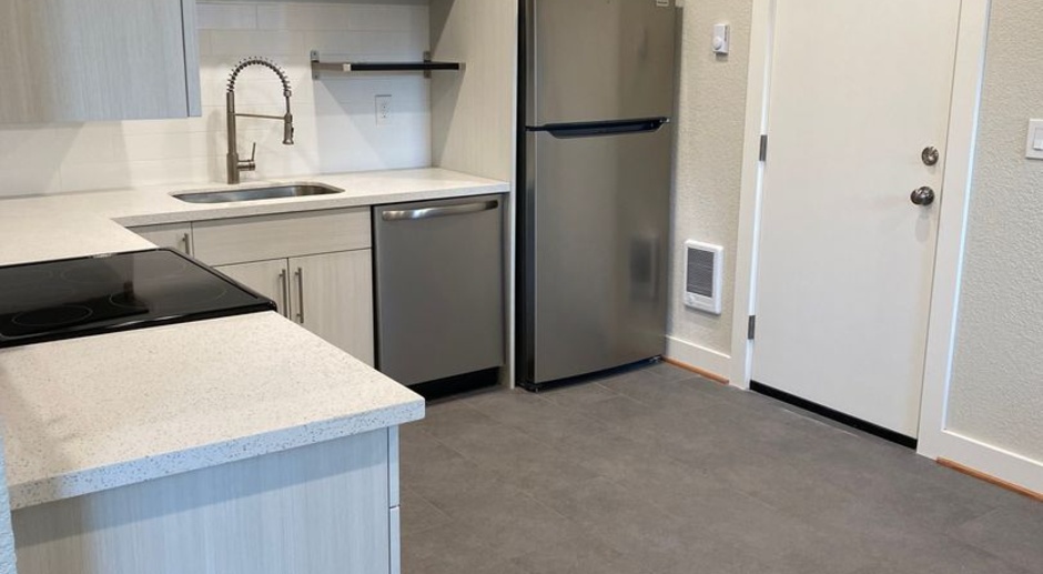 Spacious 1Bd Flat(End Unit) Updated Modern Alberta Arts-full basement Reclaim hardwoods-High end upgrades-Quartz kitchen-Fully tiled bathrm-New SS appliances-pet friendly-free street parking