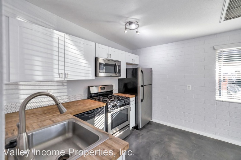 Beautiful 1Bed/1Bath with Private Patio, Washer and Dryer in Unit, and Covered Parking!