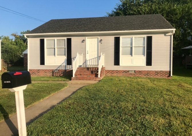 Houses Near Spacious 3 Bed / 1 Bath home - Available in JUNE!