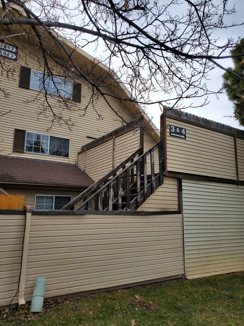 Fall in love with this super spacious 3 bdrm 2.5 bath townhome!