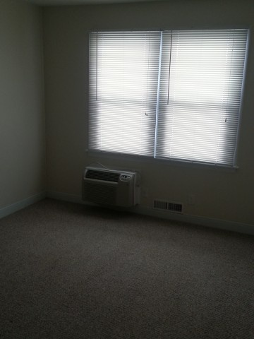 UMMC WORCESTER 01606* LIKE NEW T~HOUSE 3BRs HEATED+HW ONLY $2500
