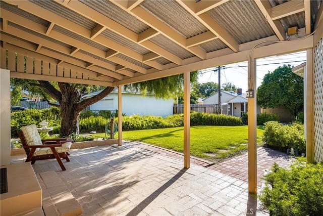 CHARMING, BEAUTIFULLY MAINTAINED COTTAGE in a PRIME WEST ORANGE NEIGHBORHOOD