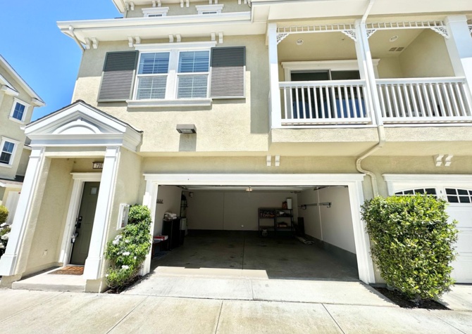 Houses Near Beautiful Townhome located in desirable Irvine community! 
