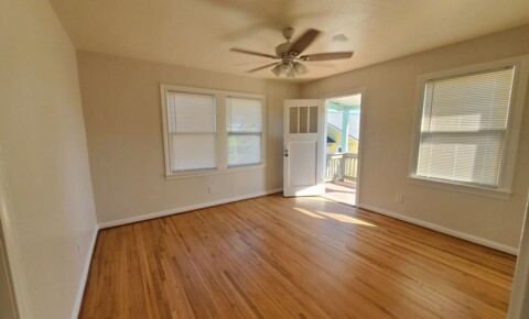 Houses Near Galveston College  2 Bedroom with garage for Galveston College  Students in Galveston, TX