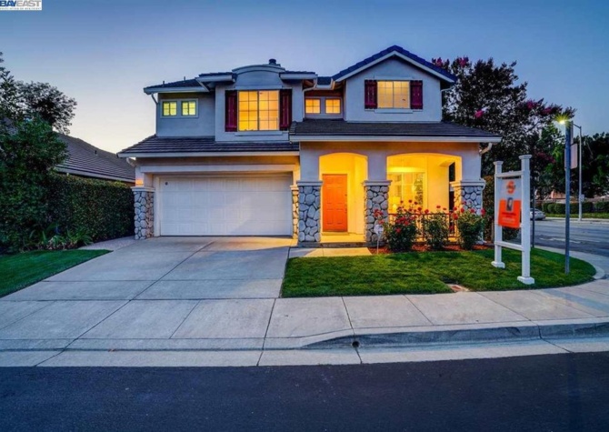 Houses Near Contemporary 5bed/3bath Single Family Home in Central Fremont