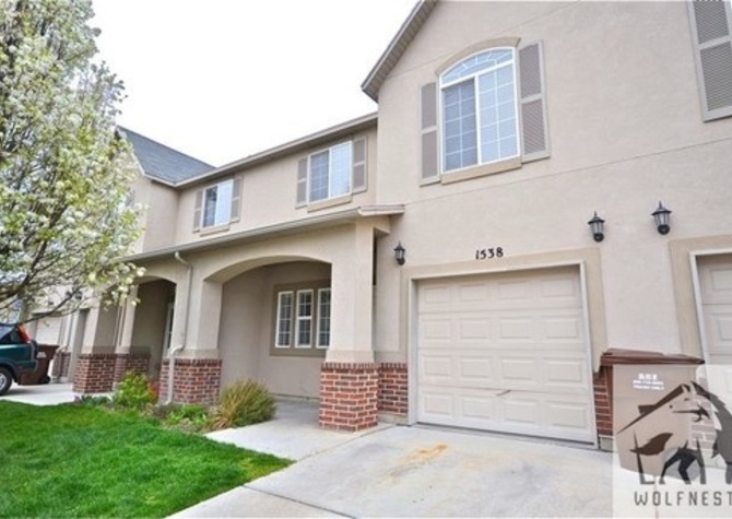 Houses Near No Deposit Option! Beautiful 3 Bedroom West Valley Townhome