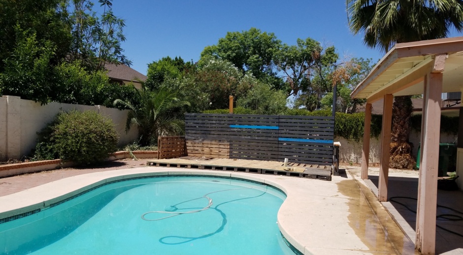Nice Three Bedroom Home in Mesa With a Pool