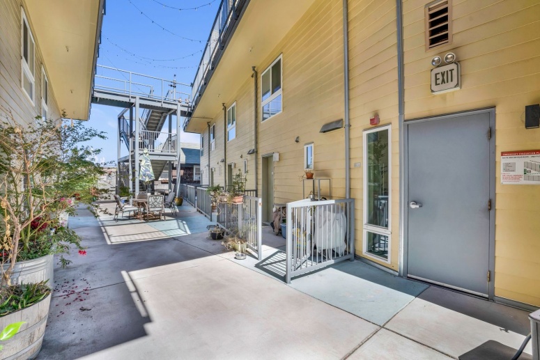 Gorgeous Condo in the Mosswood Neighborhood in Oakland!