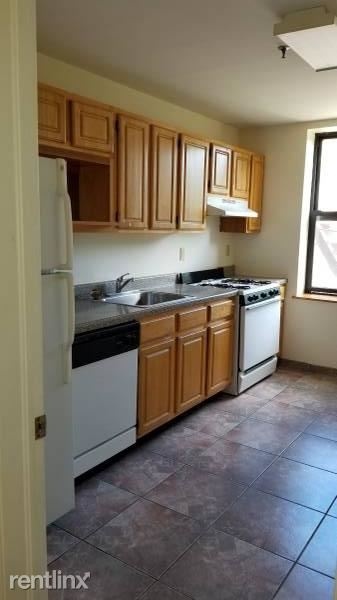 Sunny 1 Bedroom Apartment in Rental Building - Laundry - Parking / Dobbs Ferry