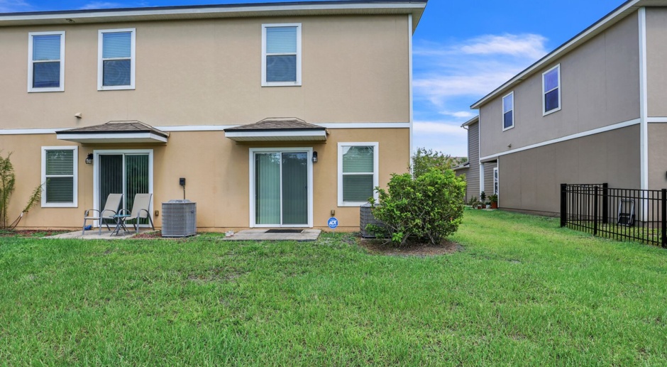 Great 3 bedroom/ 2.5 bathroom townhome just a short drive to St Augustine and beaches!