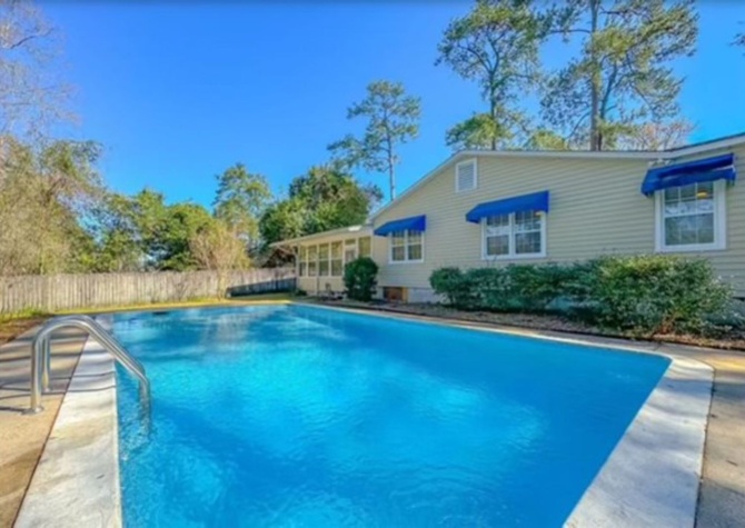 Houses Near Updated Bright & Sunny 3/1 With Inground Swimming Pool! Available NOW