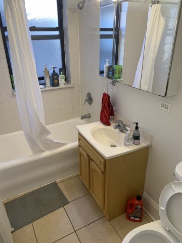 2 Subletters in 3 Bedroom Apartment near NU