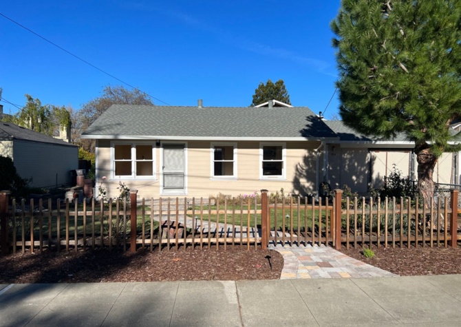 Houses Near Spacious 2 bed 1 bath home in Mountain View. Close to downtown. Must See!