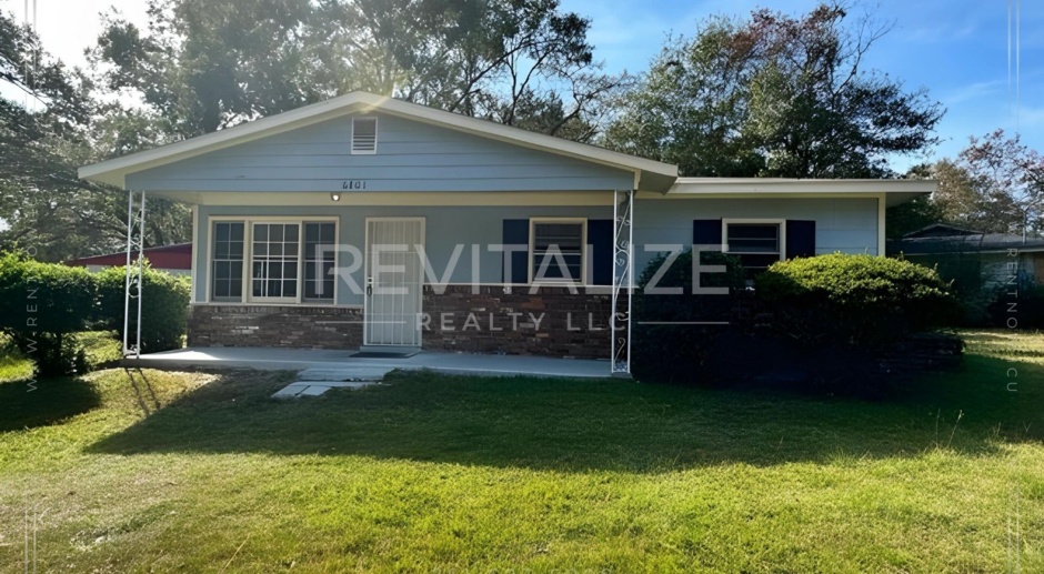 Beautiful 3 Bed/1 Bath Home in West Mobile!
